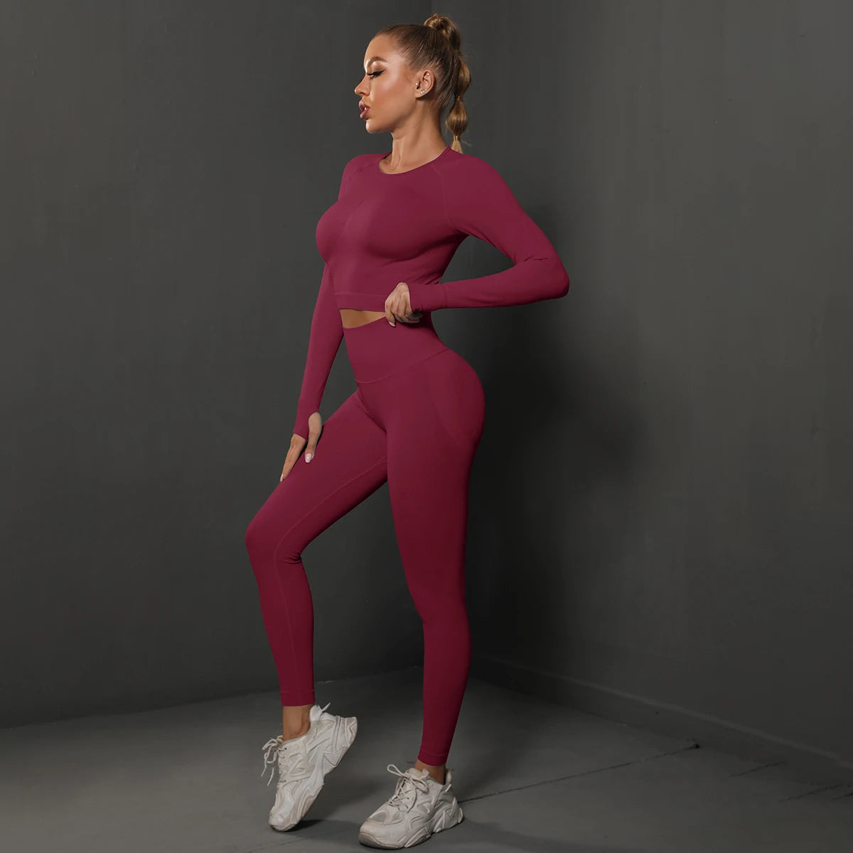 Nahtloses Yoga-Set mit Crop-Top und High-Waist-Leggings, dunkelrot