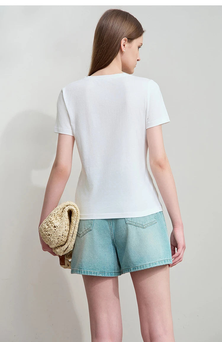 Damen T-Shirt im minimalistischem Stil mit V-Ausschnitt und Plissee-Details