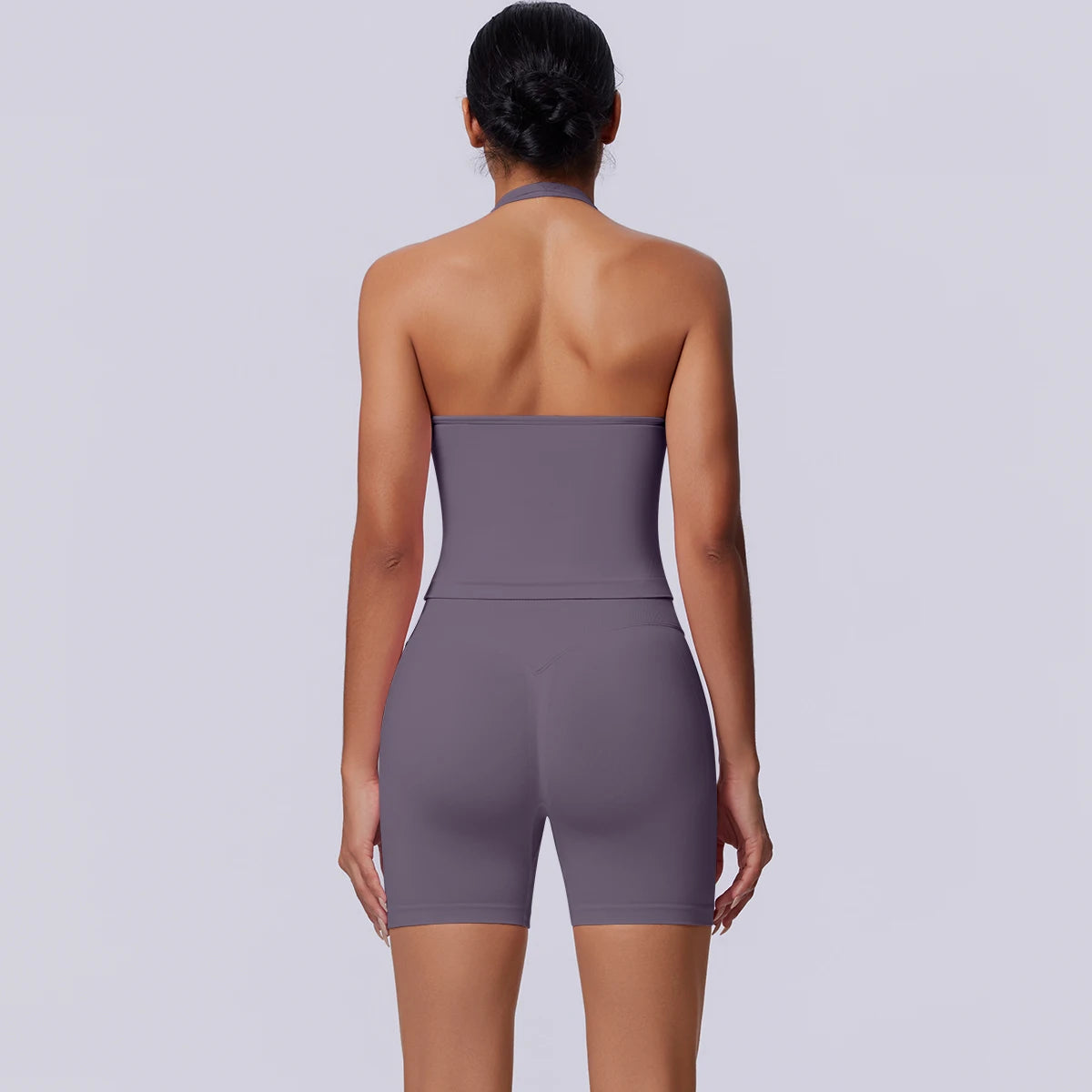 3-teiliges Yoga-Set in dunklem Violett: Rückansicht von Sport-BH und kurzen Leggings