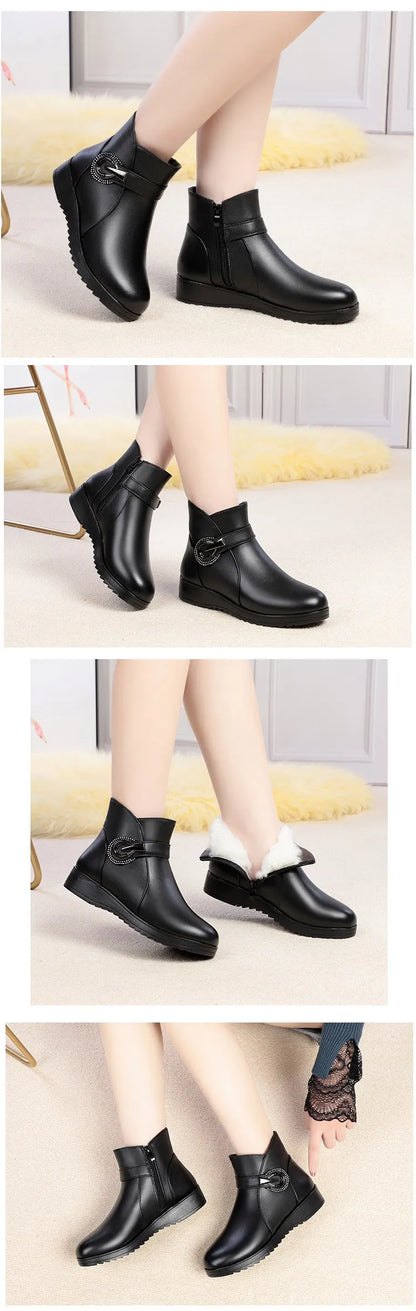 Kurze schwarze Stiefeletten mit Keilabsatz und dicker Profilsohle, Innenfutter