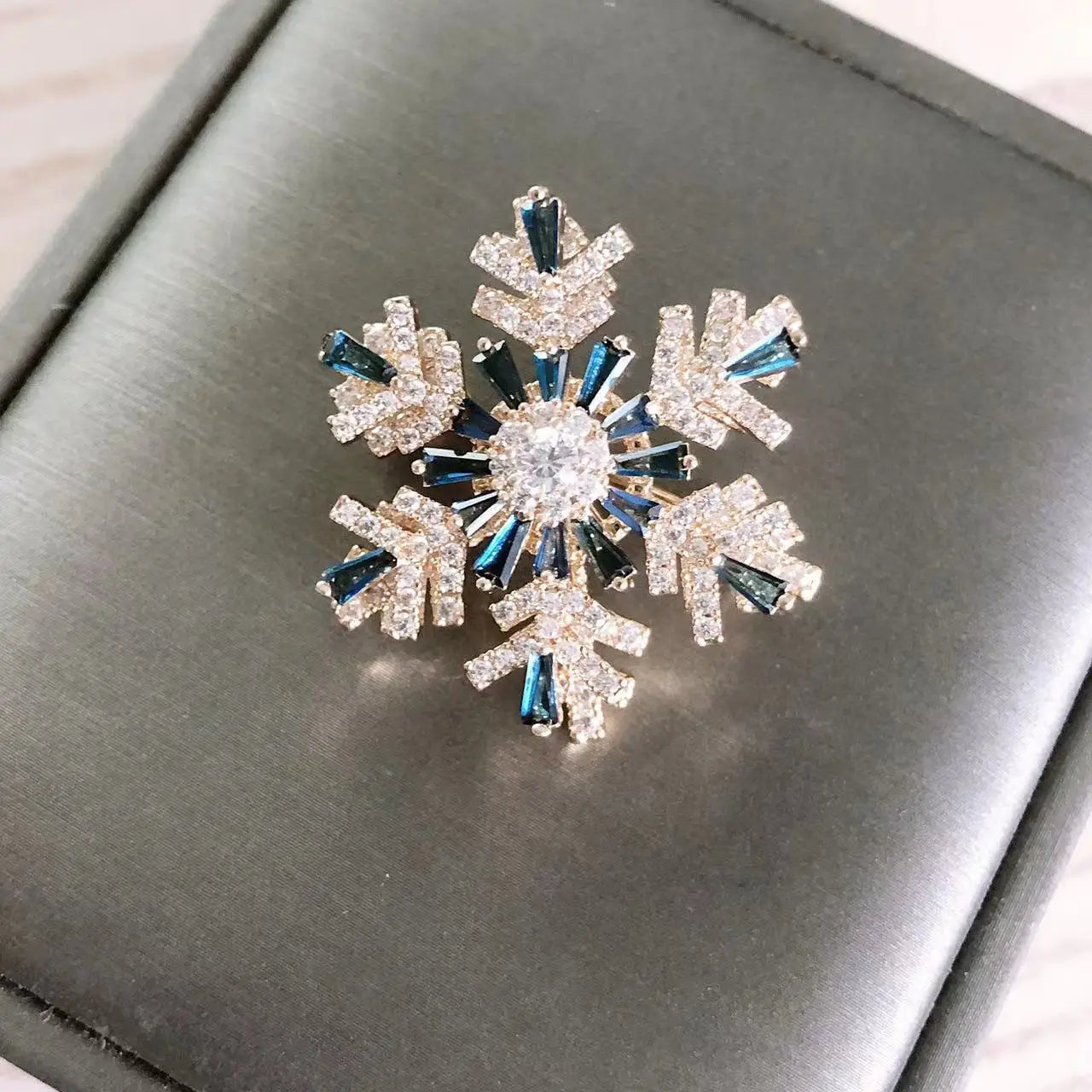 Brosche Schneeflocke Weihnachten Kristall Strass Schalschnalle Unisex