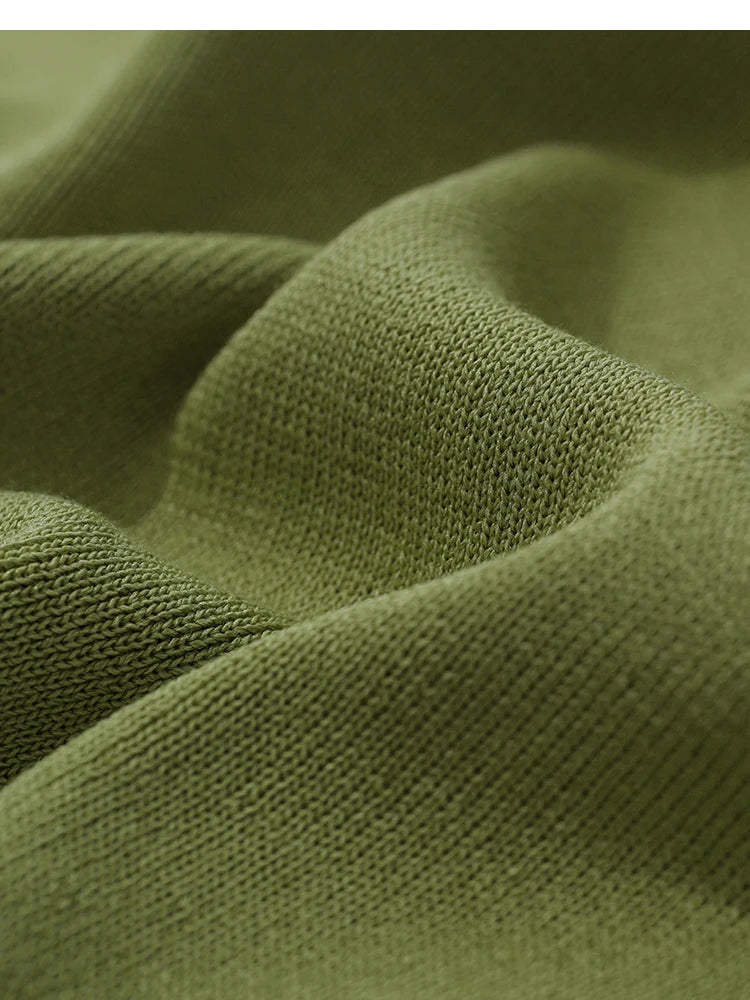 Damen-Stricktop, grün: Detail der Strickstruktur mit leichter Wellenform
