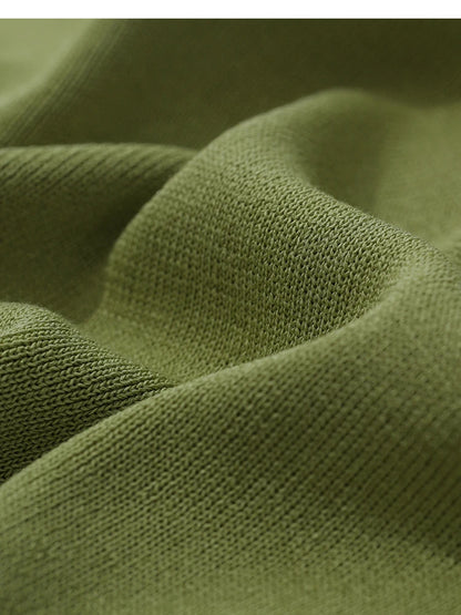 Damen-Stricktop, grün: Detail der Strickstruktur mit leichter Wellenform