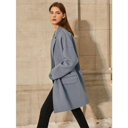 Damen Wollmantel im Minimalismus-Stil für den eleganten Wintereinsatz