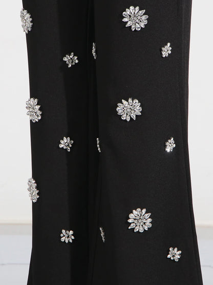 Ärmelloses Damen-Spitzenkleid mit Rundhalsausschnitt und Patchwork-Design – figurbetont und mit Hohldetails.