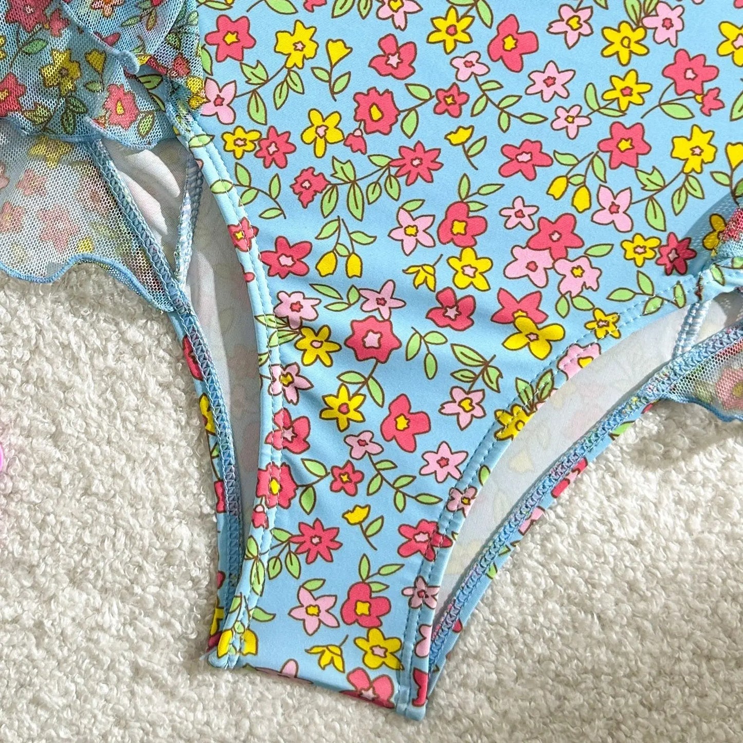 Bauchfreies Bikini-Set mit Push-up-Effekt und hohem Bund – ideal für Strand und Pool