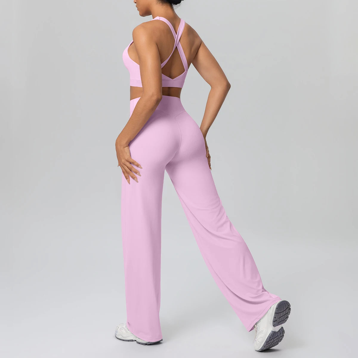 Athletik-Yoga-Set mit Brustpads in Lila: Top mit Rückenkreuz, weite Yoga-Hose