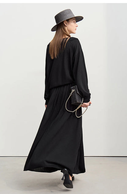 Schwarzer, locker fallender Damen-Strickpullover mit langen Ärmeln