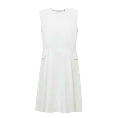 Weißes ärmelloses Midi-Kleid mit Rockfalten und Taschenklappen