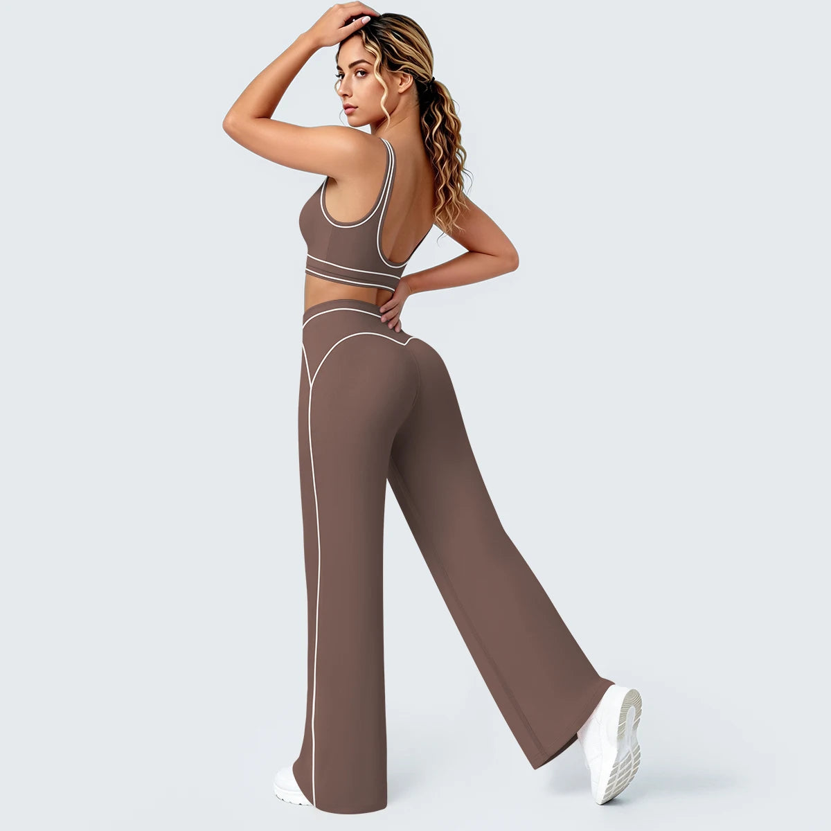 Damen Yoga-Set in Braun: Sport-BH mit Brustpolstern und weite Hose mit Kontrastlinien