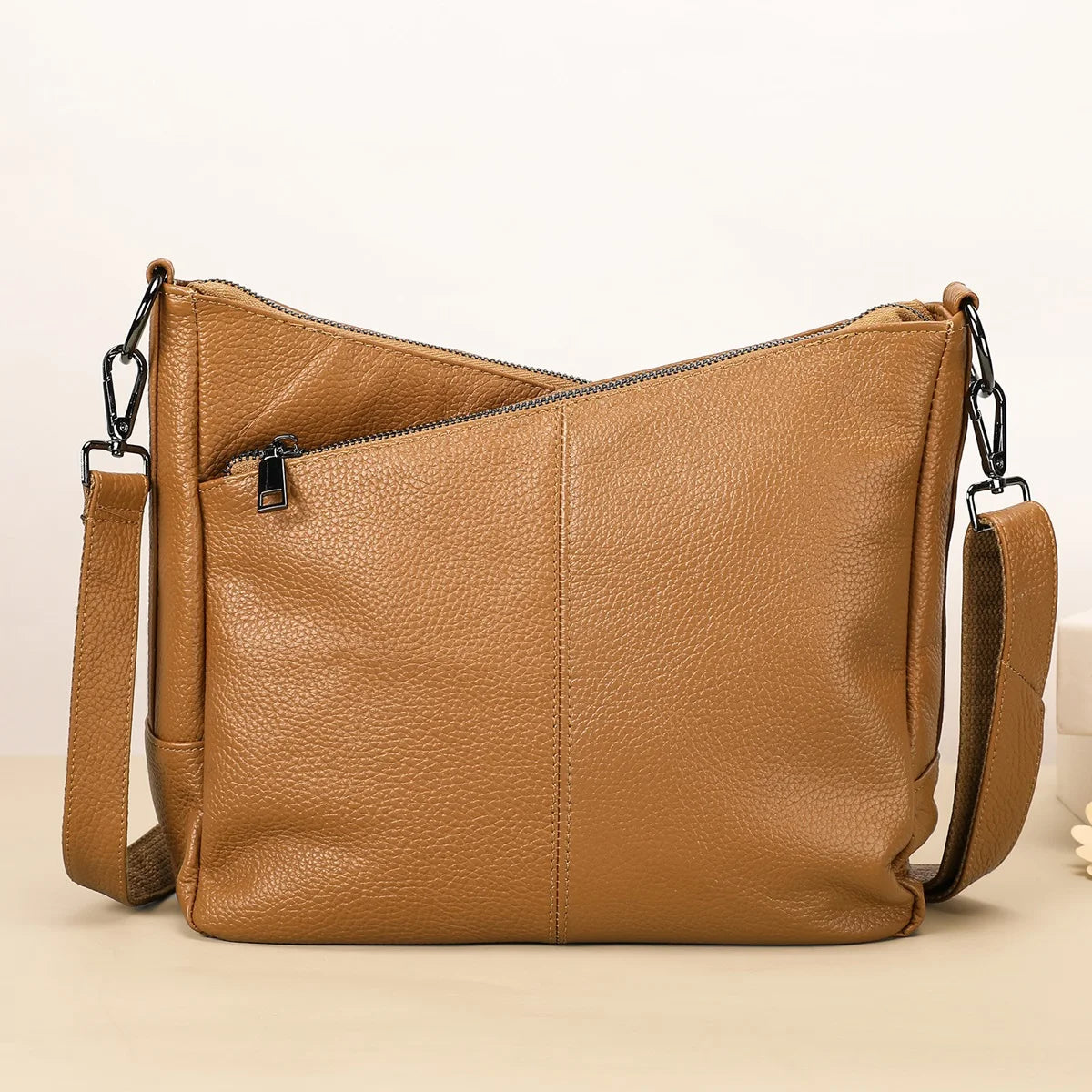 Damen-Schultertasche aus Leder schwarz großzügige Kapazität mit Reißverschluss Innenfach Alltagsbegleiter