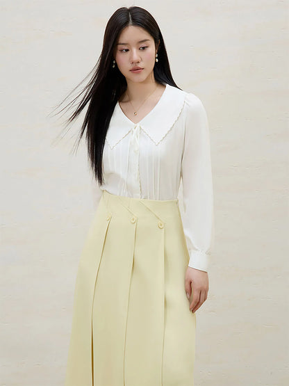 Kurzarm-Bluse mit Umlegekragen und Knopfleiste in blauer Streifenoptik aus 100% Baumwolle – figurbetontes Design für den Sommer