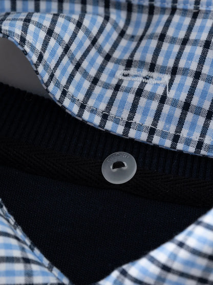 Elegante Damenbluse in Weiß mit schmaler Passform und langen Ärmeln – ideal fürs Büro.