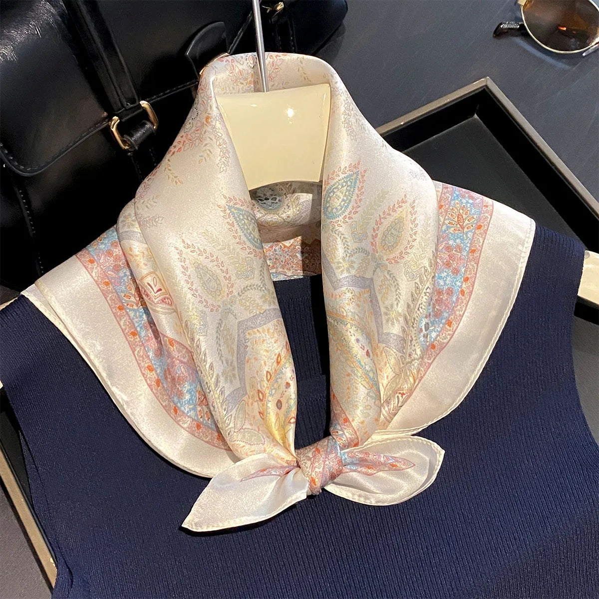 Damen Seidensatin Schal quadratisch Blumenprint Kopftuch Bandana Hijab Neu