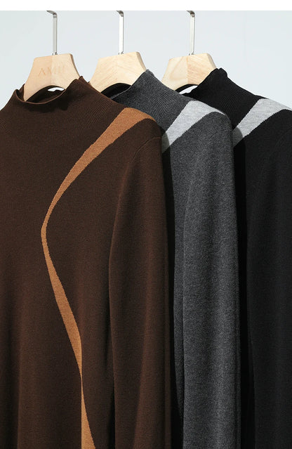 Damenpullover am Kleiderbügel in Braun, Grau und Schwarz mit Patchwork-Längslinien