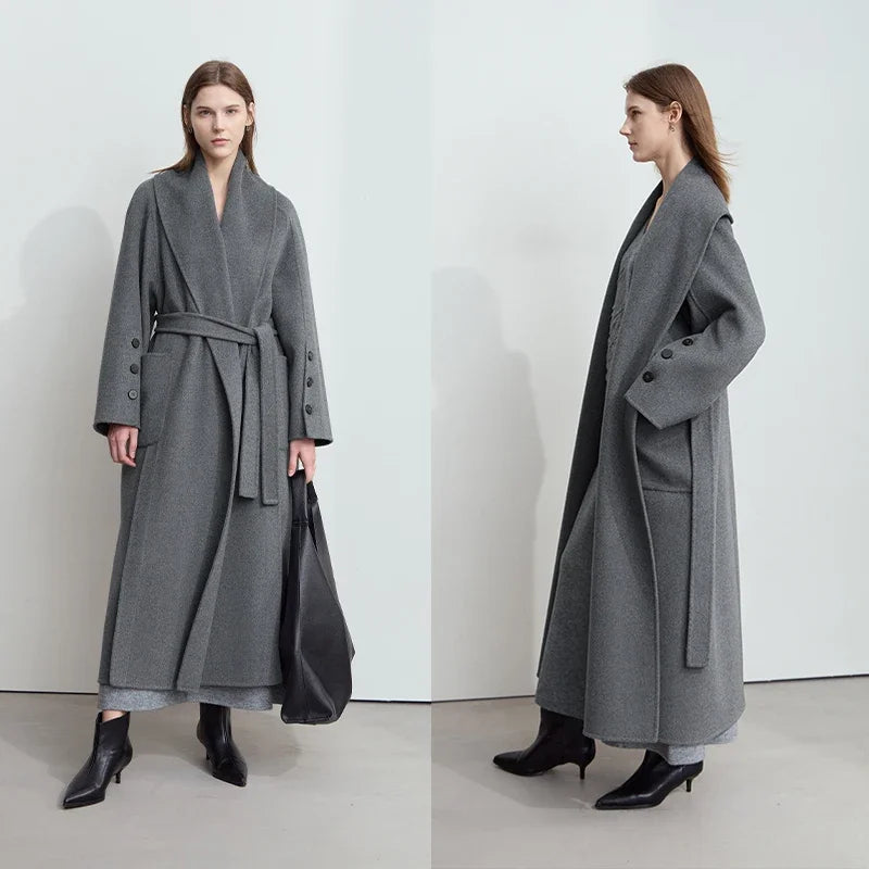 Damen Wollmantel im minimalistischen Stil mit Gürtel und Taschen