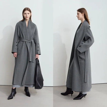 Damen Wollmantel im minimalistischen Stil mit Gürtel und Taschen