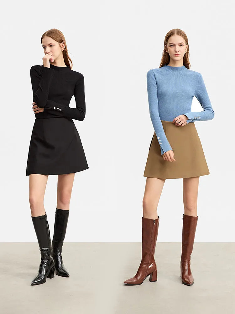 High-Waist-Shortsrock, schwarz und Hellbraun, jeweils mit Falten und Saum