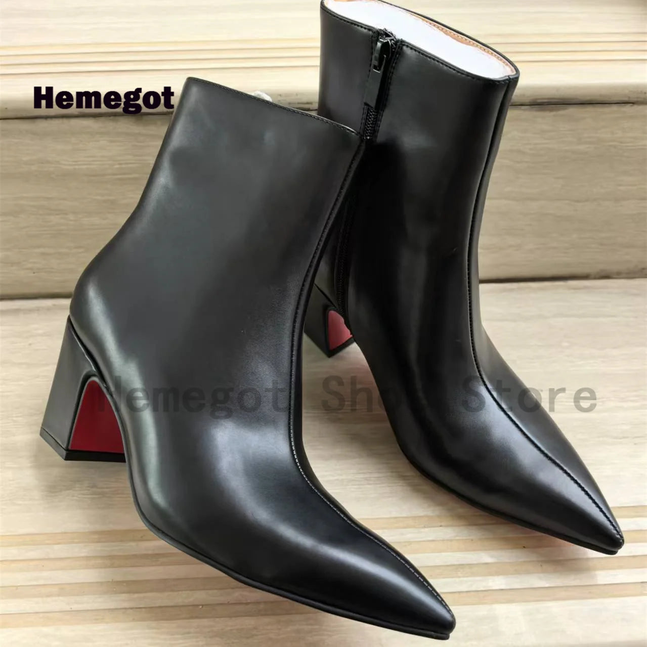 Schwarze Stiefeletten mit hohem Schaft, Seitenreißverschluss und Blockabsatz mit roter Ferse