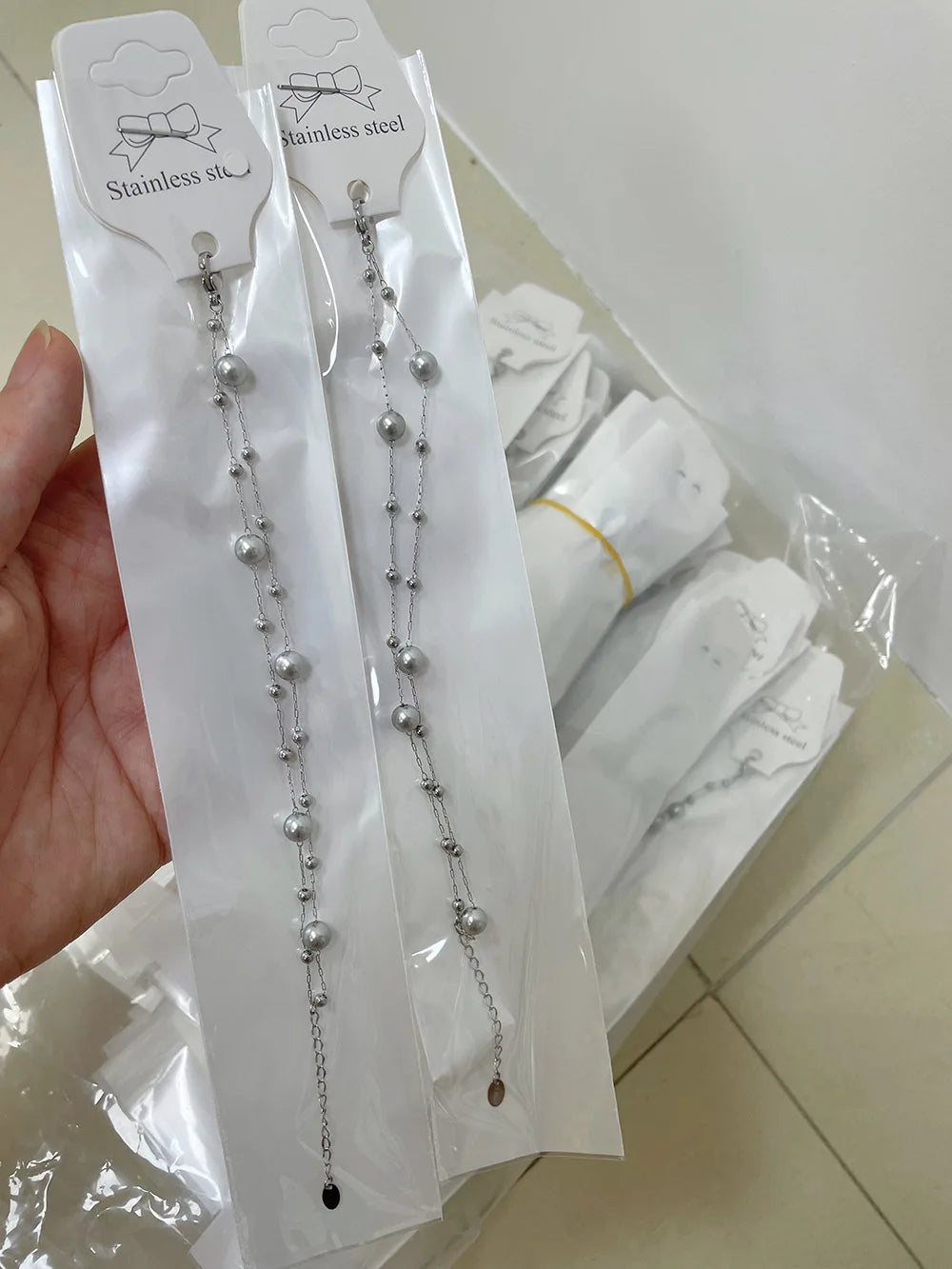Damen-Armband mit Glasperle aus Titanstahl