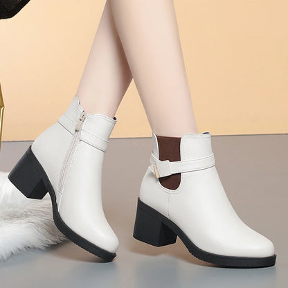 Damenstiefeletten weiß mit Fellfutter, Blockabsatz und seitlichem Zipper