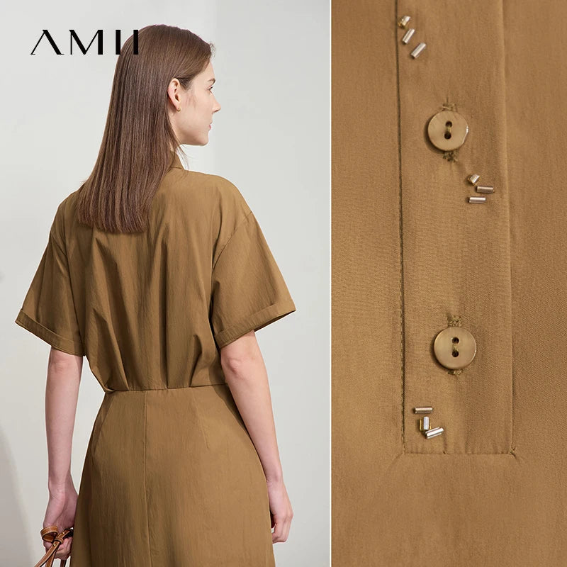 Hemdblusenkleid in Braun mit Rückansicht, Taillengürtel und kurzärmeligem Hemdkragen