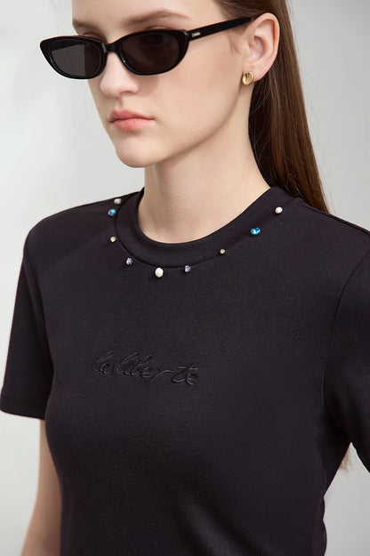 Damen Kurzarm T-Shirt im minimalistischen Design für den Sommer 2025