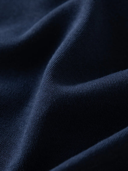 Elegante Damenbluse in Weiß mit schmaler Passform und langen Ärmeln – ideal fürs Büro.