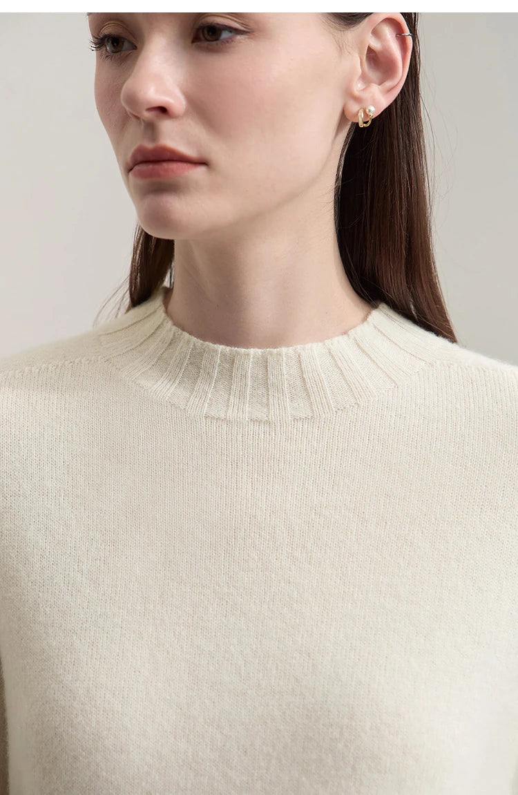 Damenpullover aus Wolle, cremefarben, Detailansicht: gerippter Kragen und feines Strickmuster