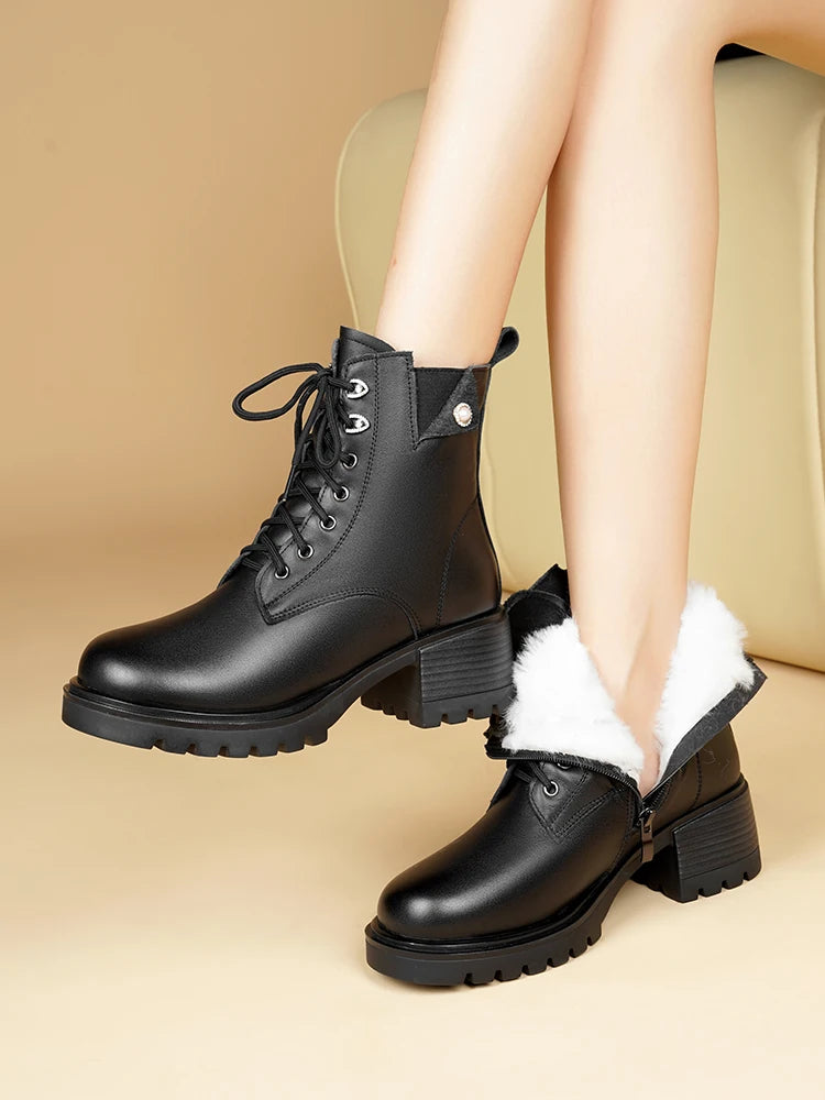 Schwarze Damen-Stiefeletten mit Schnürung, Blockabsatz und warmem Fellfutter