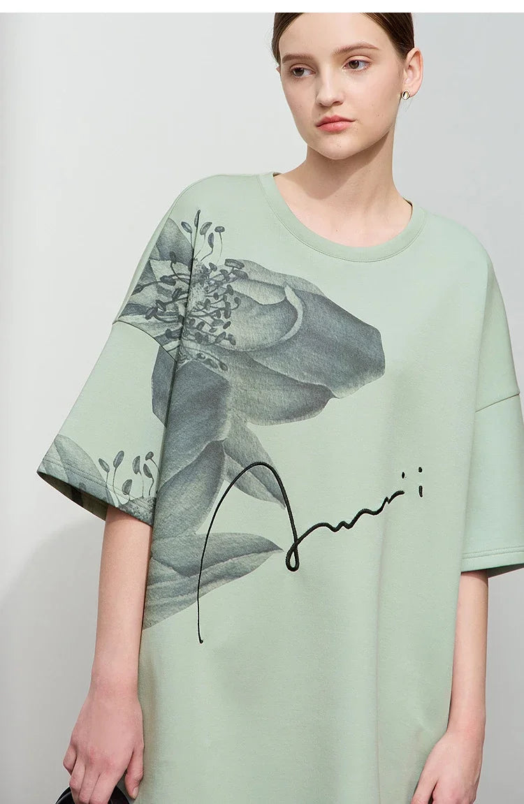 Damen T-Shirt mit lockerem O-Ausschnitt und Blumenmuster sowie Stickerei