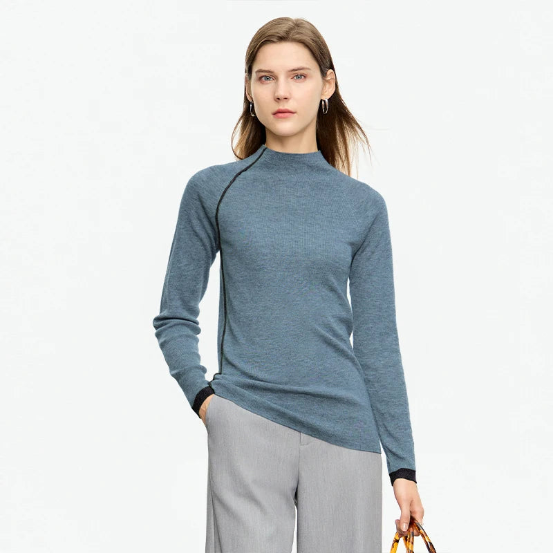 Damenpullover blau mit neongrünem Kontraststreifen am Vorderteil und Saum