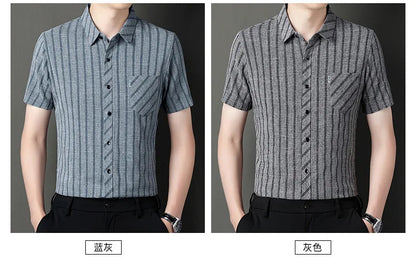 Kurzes Herren-Leinenhemd mit halbem Ärmel – lässiges Sommeroutfit für Herren mittleren Alters