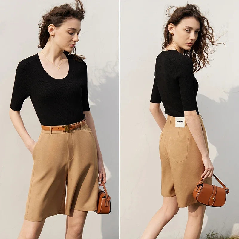 Damen Shorts im minimalistischen Stil mit breitem Bein und Taschen
