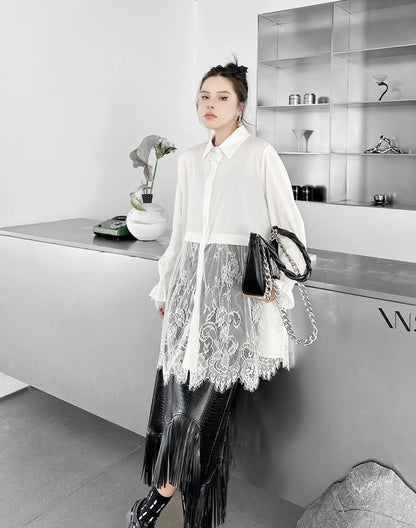 Elegantes Damen-Minikleid mit Rundhalsausschnitt, langen Ärmeln und Schnürung im Patchwork-Design – figurbetont und stilvoll.