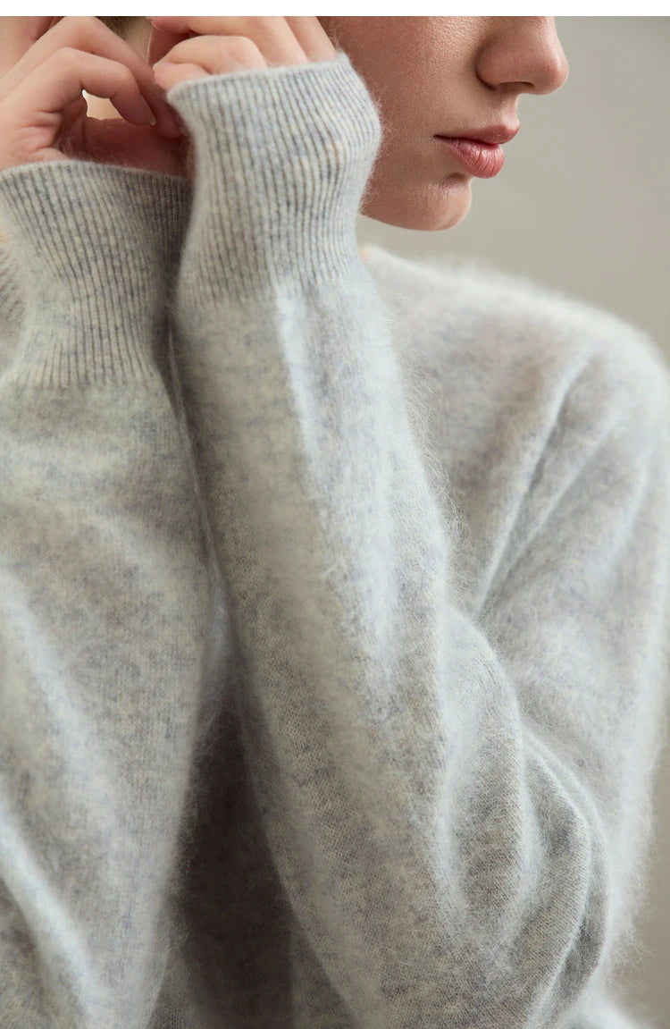 Warmer Damenpullover aus hellem Strick mit Rundhalsausschnitt und gerippten Bündchen