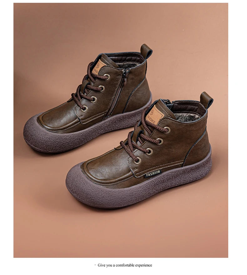 Braune Damen-Ankle-Boots mit Schnürung, rundem Zeh, flachem Profilsohlen-Design.