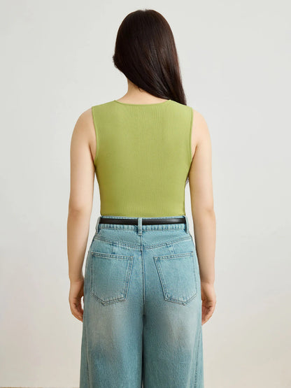 Frühlingshaftes Damen-Shirt in Übergröße mit Puppenkragen und Anti-Falten-Effekt – vielseitig kombinierbar und lässig.