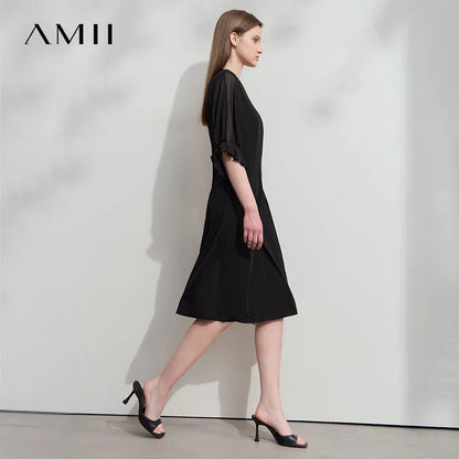 Chiffon-Kleid, schwarz, Seitenansicht, geraffte Fledermausärmel, knielang