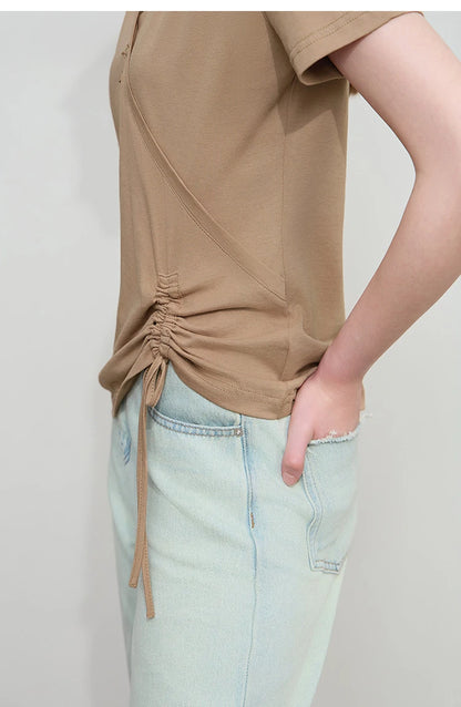 Damen T-Shirt im minimalistischem Stil mit V-Ausschnitt und Plissee-Details