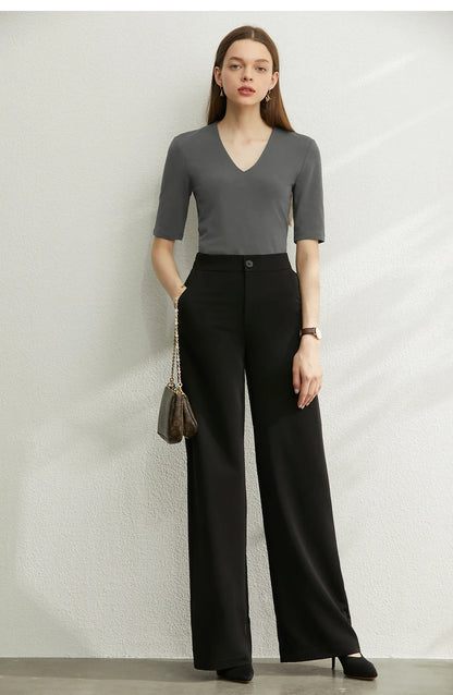 Damen T-Shirt im Minimalismus-Stil mit V-Ausschnitt und halben Ärmeln