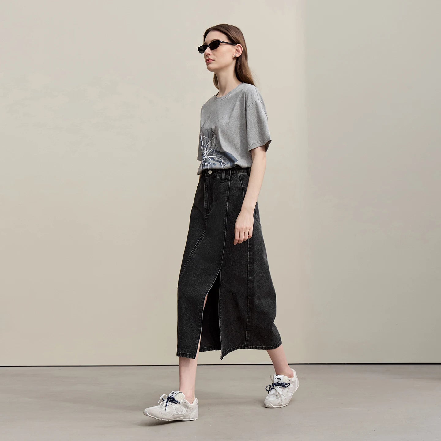 Schwarzer Jeansrock Midi mit geradem Schnitt und hohem Seitenschlitz