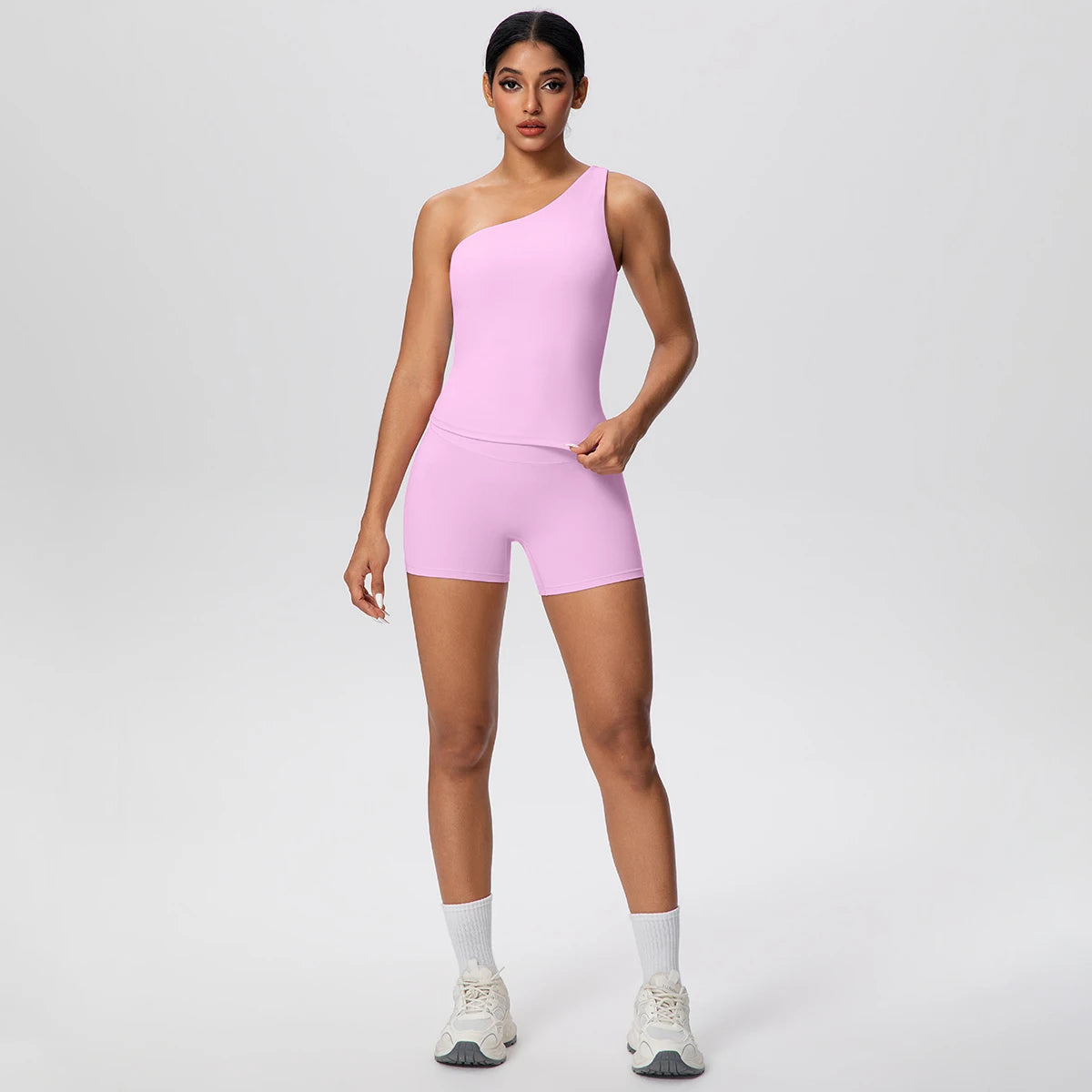 Yoga-Set mit stabilem BH-Top und Shorts, hellrosa, ärmellos, gerade Frontansicht