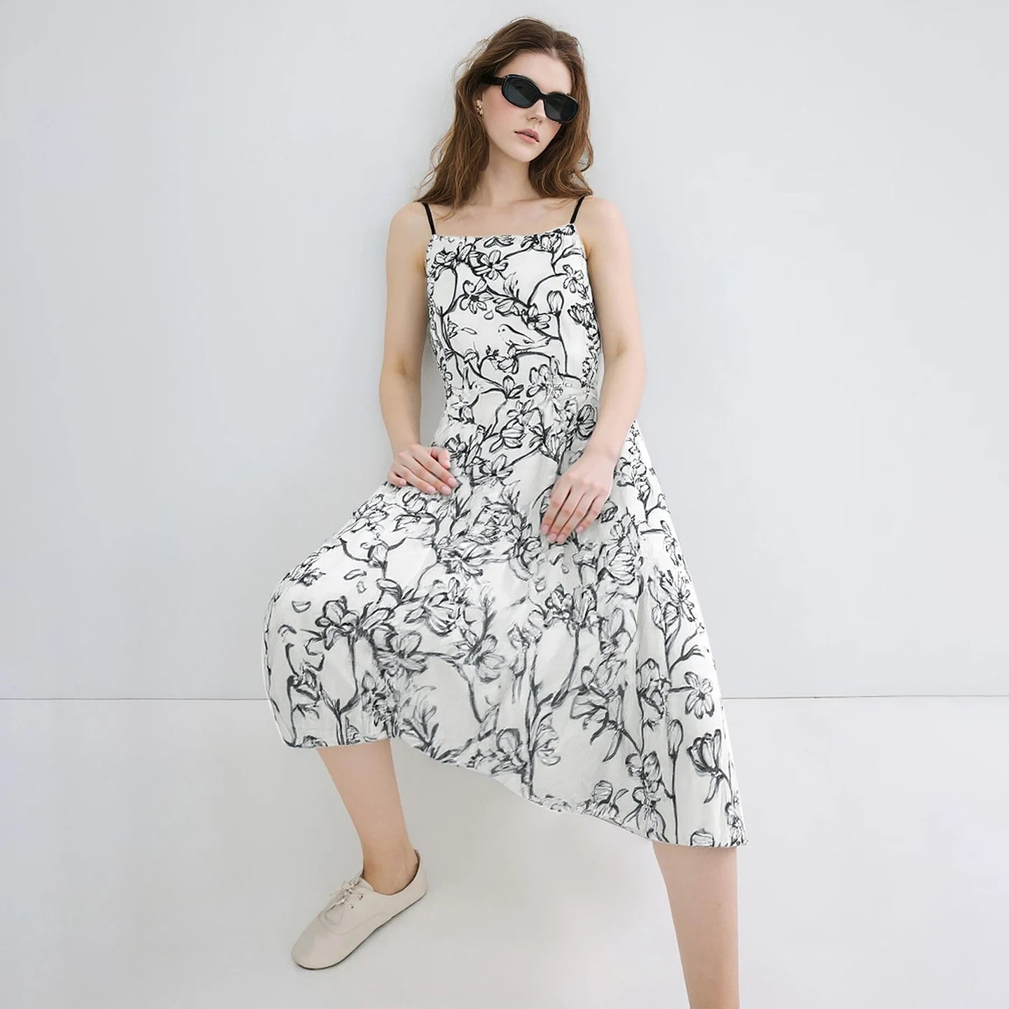 Elegantes Langes Sommerkleid Mit Gürtel Und Blumendruck Für Frau