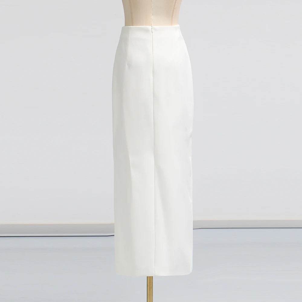 Elegantes Damenkleid mit Rundhalsausschnitt, langen Ärmeln und Perlen-Patchwork-Design – figurbetont und stilvoll.
