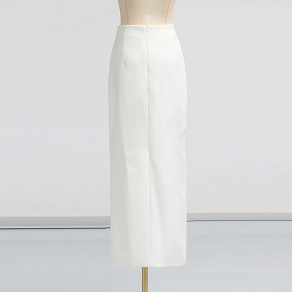 Elegantes Damenkleid mit Rundhalsausschnitt, langen Ärmeln und Perlen-Patchwork-Design – figurbetont und stilvoll.