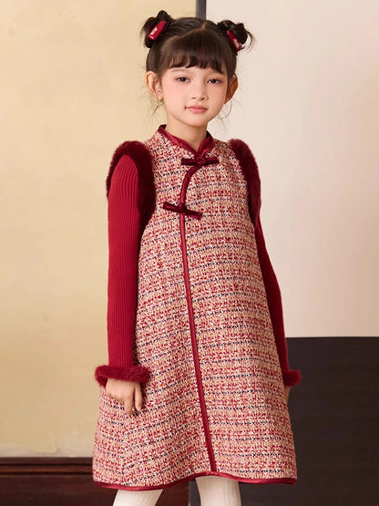 Sommerliches Mädchenkleid aus Baumwolle mit kleinem Blumenmuster – ideal für den Strand
