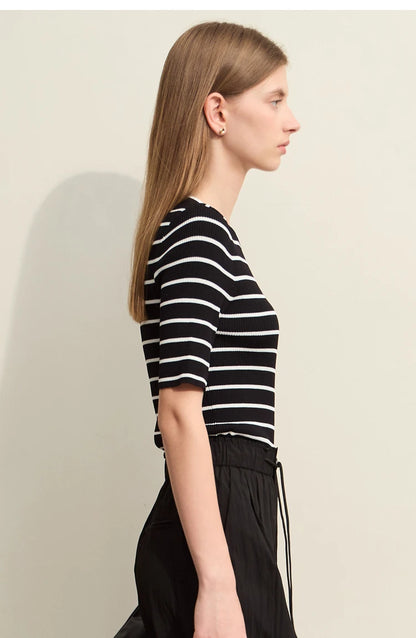 Damen gestreiftes Hemd mit Rundhals und schöner Stickerei für den Sommer