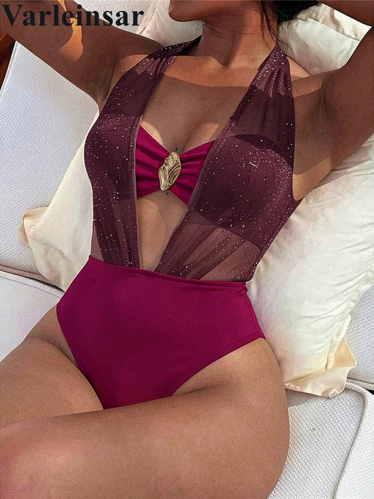 Damen-Badeanzug in Weinrot mit Neckholder, transparenten Glitzer-Einsätzen und Gold-Detail