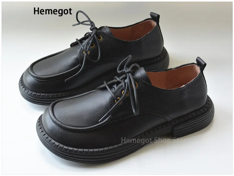 Herren-Lederschuhe schwarz mit Schnürung, rundem Zehenbereich und breiter Sohle